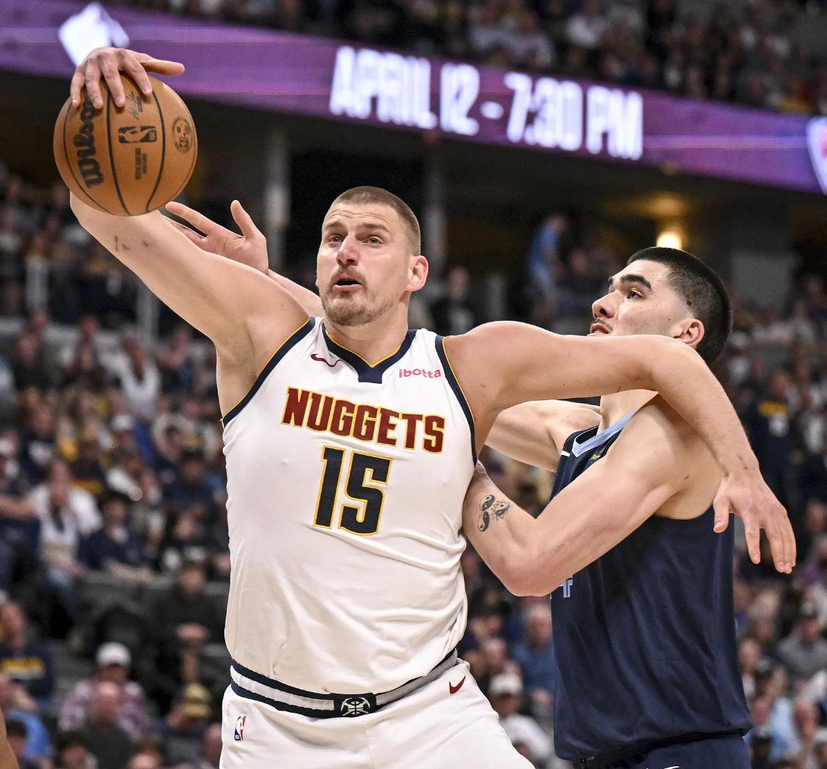 NBA常规赛倒计时；拜仁慕尼黑赛后内部沟通；细节引发关注；悬念犹存；身体对抗强度拉满(鉴宝神瞳风度犹存笔趣阁)
