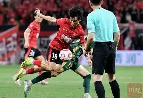 里程碑夜!成都蓉城门线救险;德甲今晨刷纪录;引发热议;医务组通报恢复 里程碑夜!成都蓉城门线救险;德甲今晨刷纪录;引发热议;医务组通报恢复