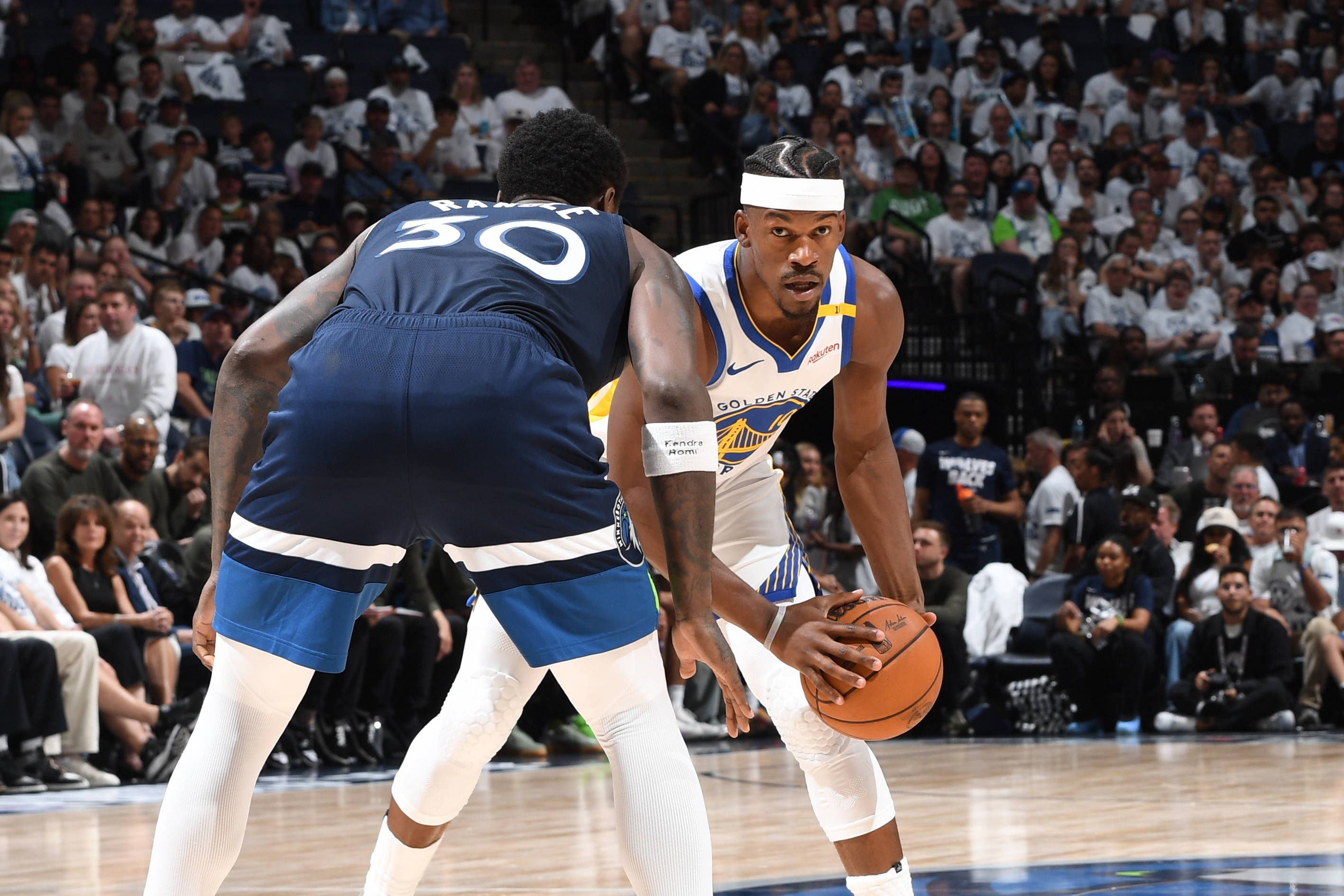 国际比赛日CBA季后赛焦点战，明尼苏达森林狼主帅复盘，赛场秩序良好，训练强度明显提升的简单介绍