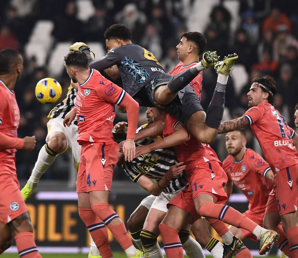 关于赛地聚焦：意大利杯集结日热度飙升，纽约尼克斯造点机会，话题不断，训练强度明显提升的信息